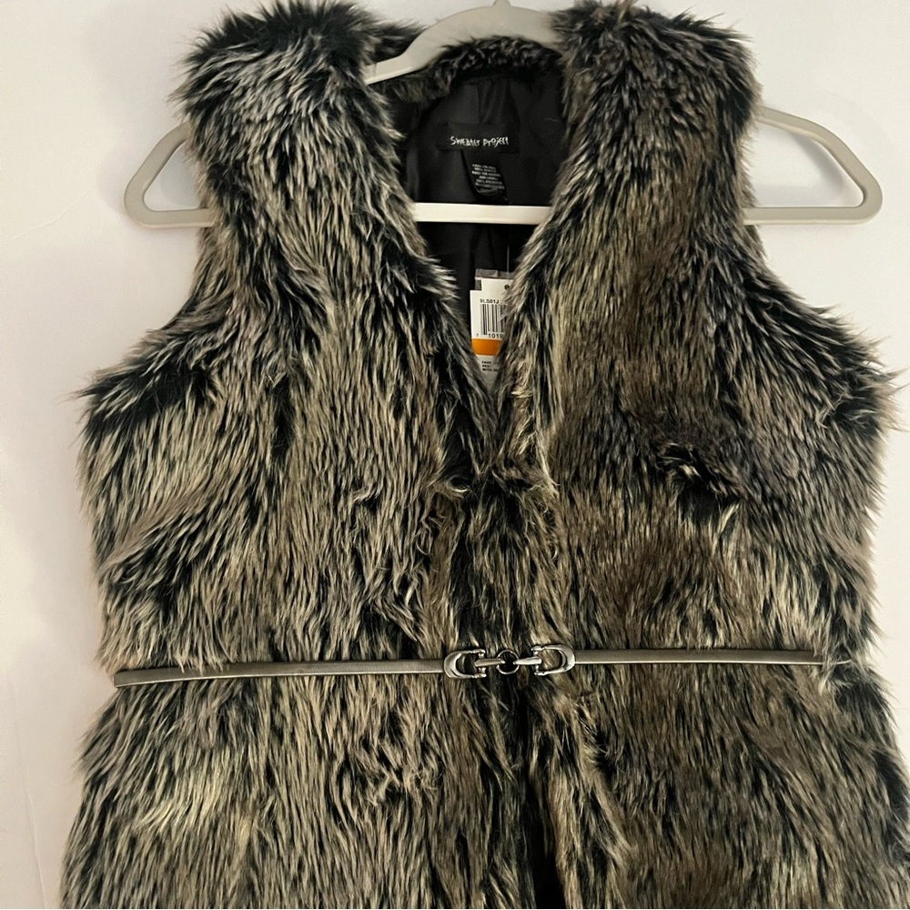 Faux Fur Brownish-Gray Vest with elasticity dark silvery belt. Size small